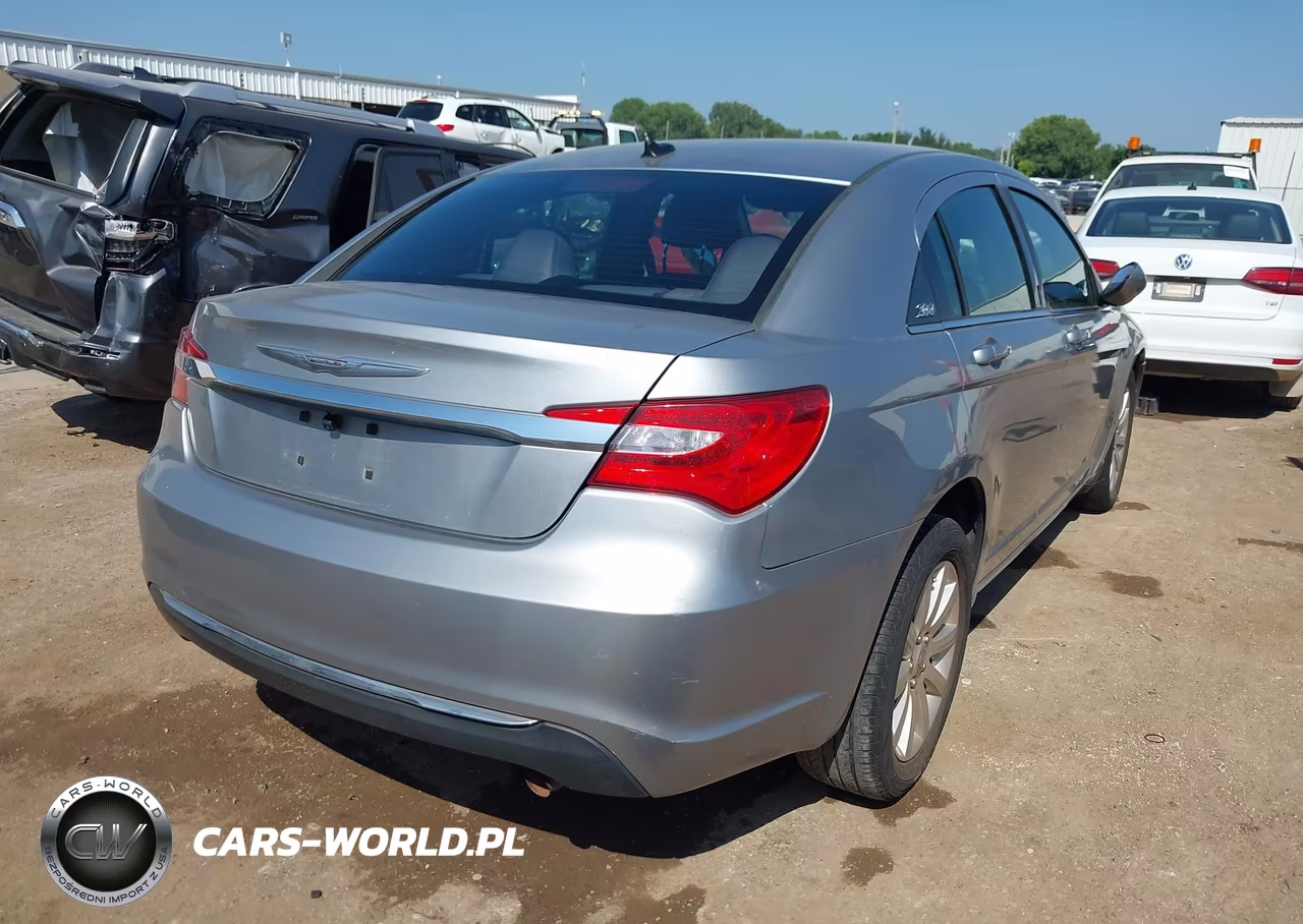 2013 Chrysler 200 Touring VIN:1C3CCBBB7DN539629 - 4