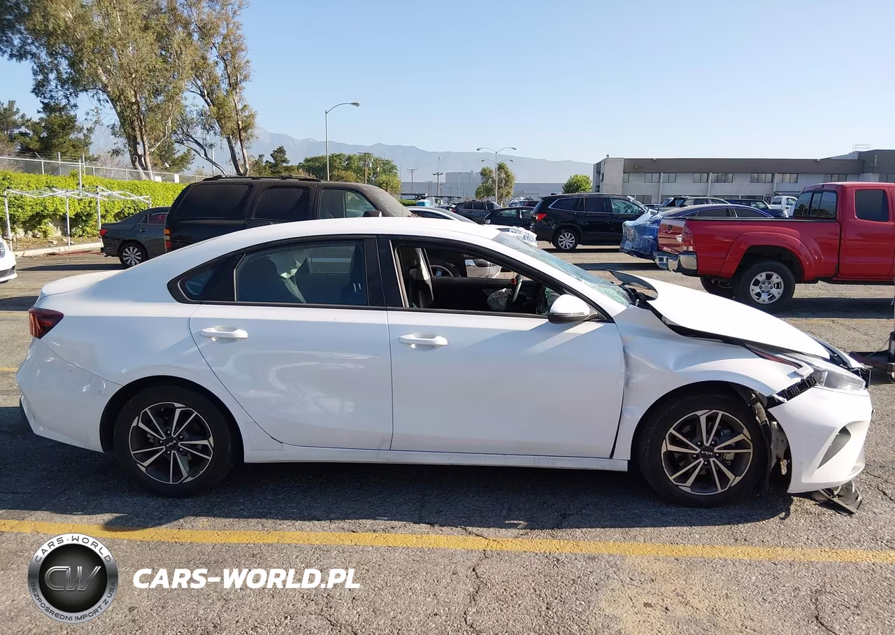 2023 Kia Forte Lxs VIN:3KPF24AD3PE651010 - 16