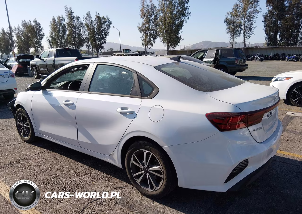 2023 Kia Forte Lxs VIN:3KPF24AD3PE651010 - 3