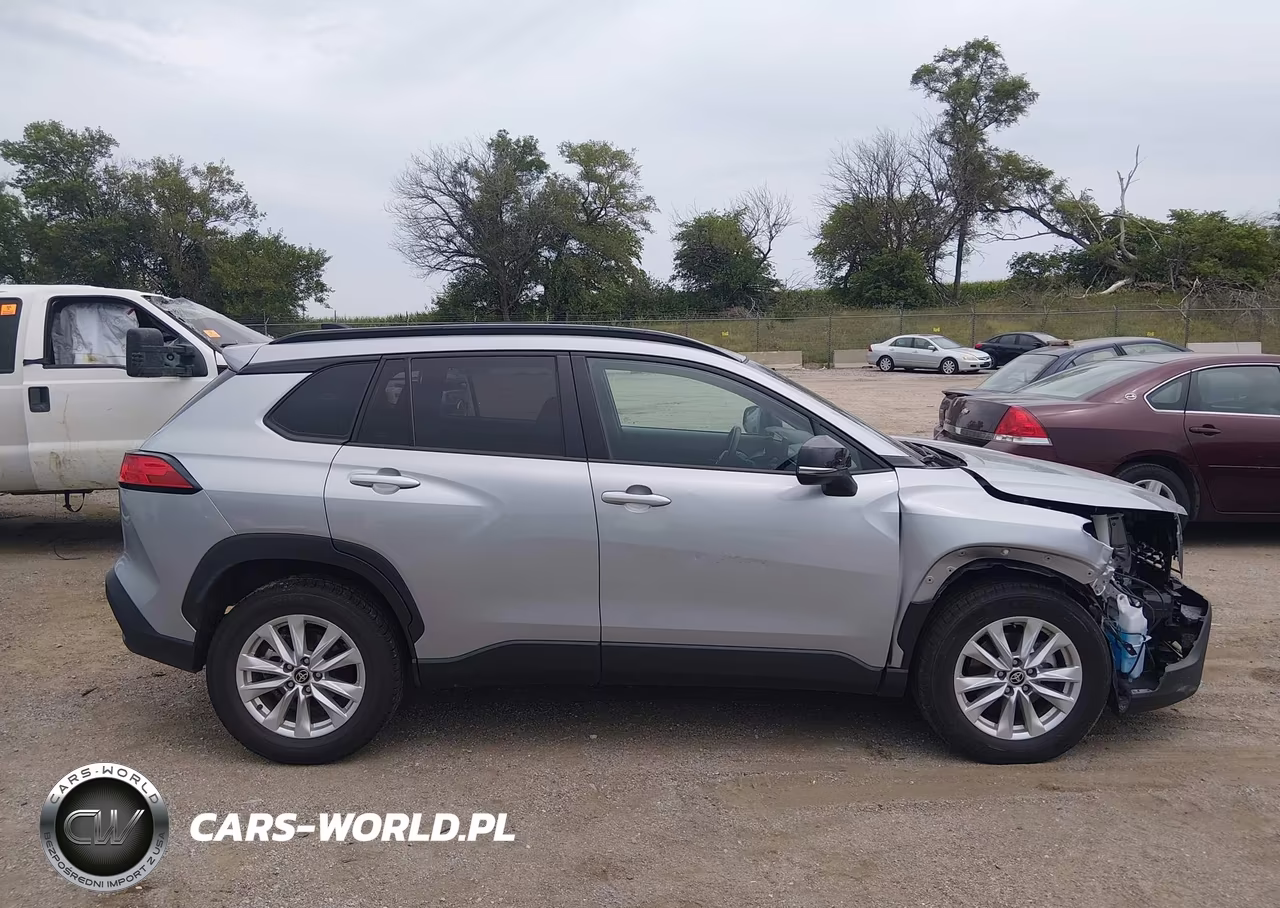 2025 Toyota Corolla Cross Le VIN:7MUCAAAG6SV119575 - 13