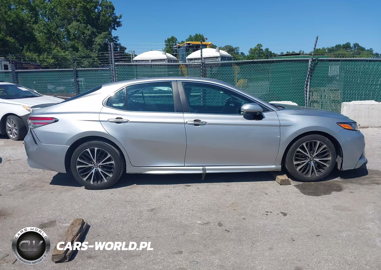 2018 Toyota Camry Se VIN:4T1B11HK8JU072359 - 13
