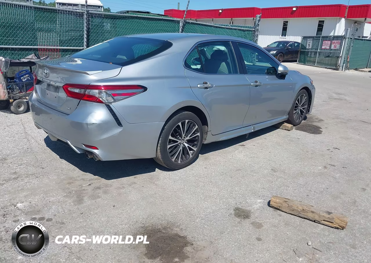 2018 Toyota Camry Se VIN:4T1B11HK8JU072359 - 4