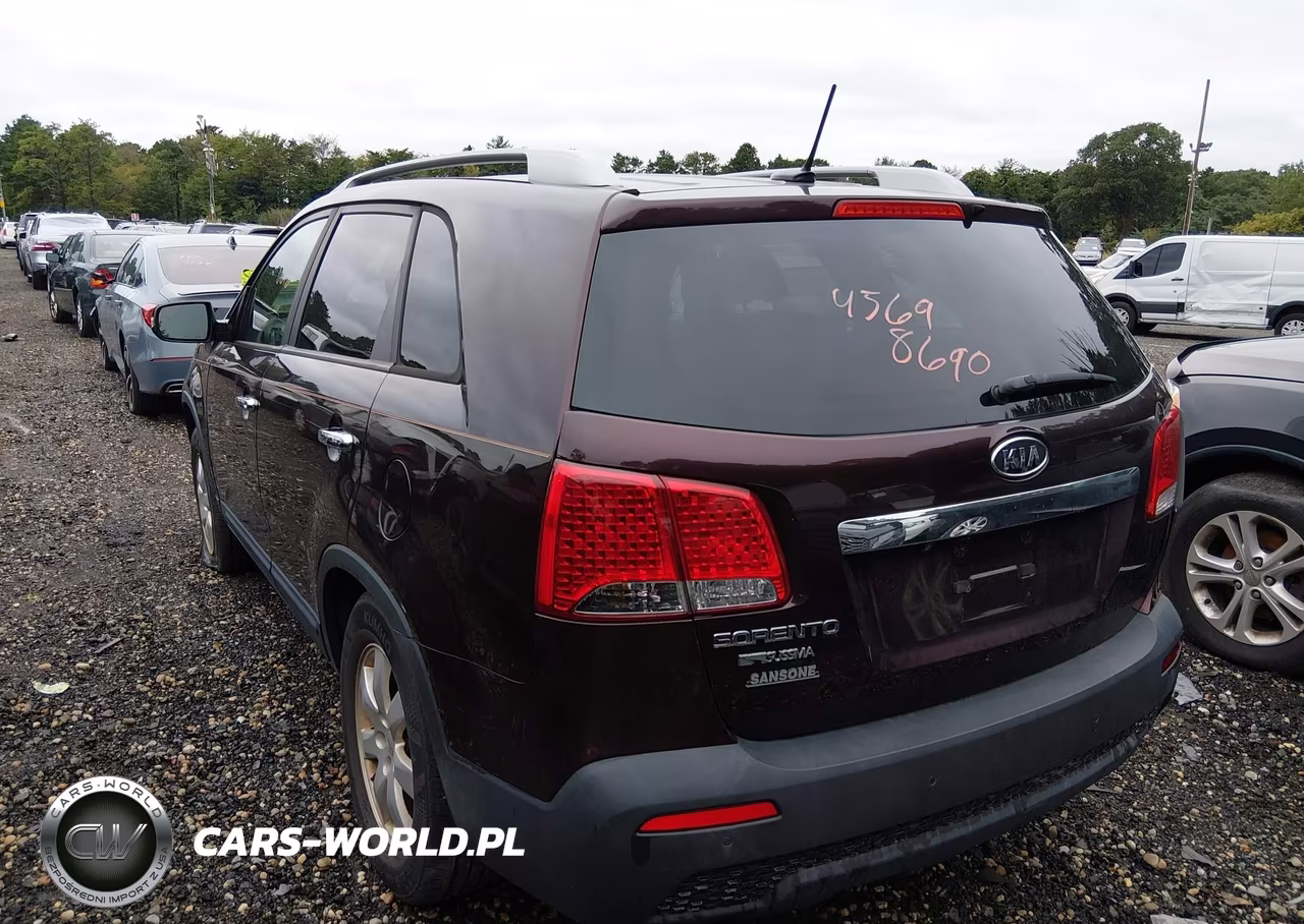 2011 Kia Sorento Lx VIN:5XYKT3A12BG077068 - 3