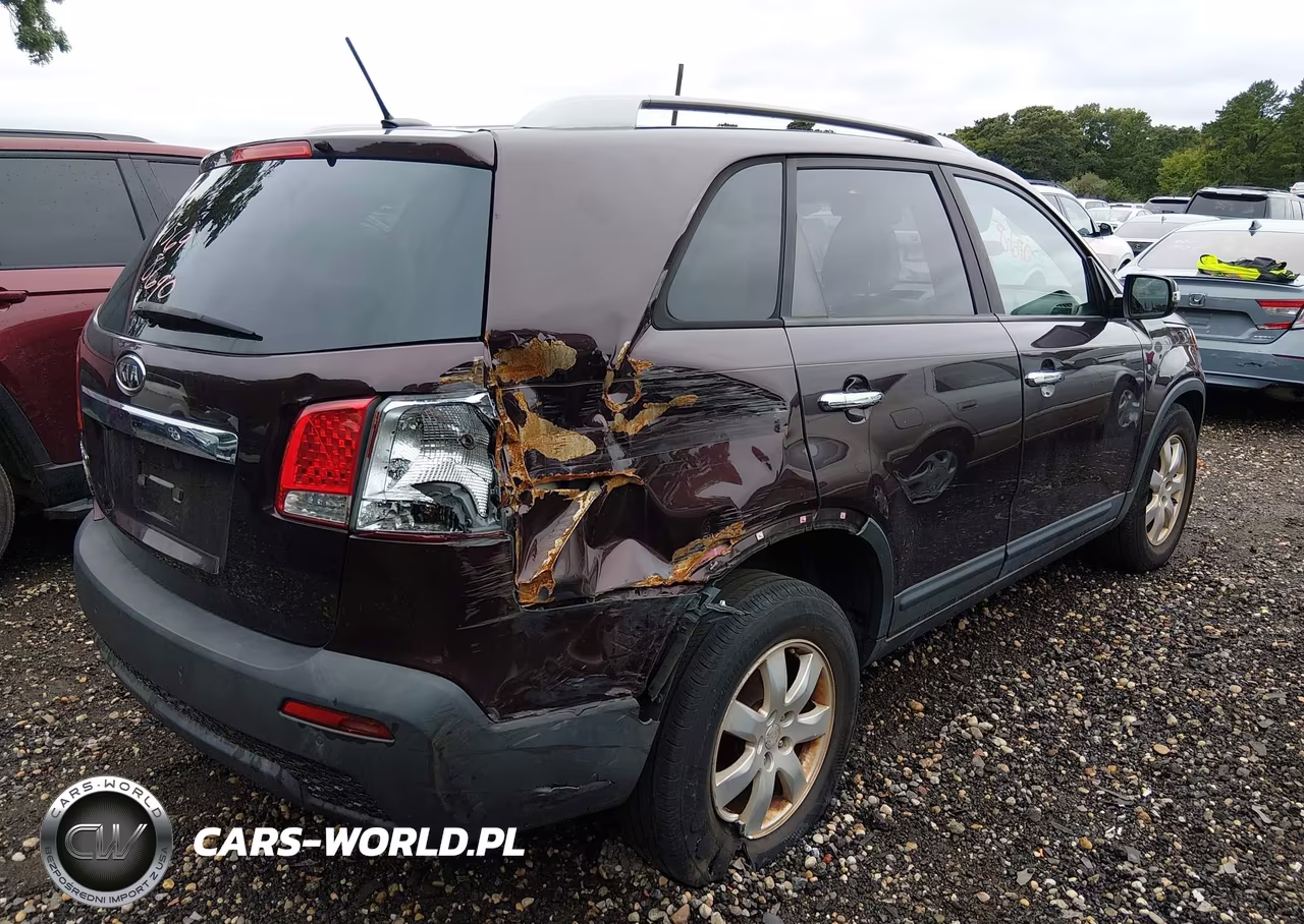 2011 Kia Sorento Lx VIN:5XYKT3A12BG077068 - 4