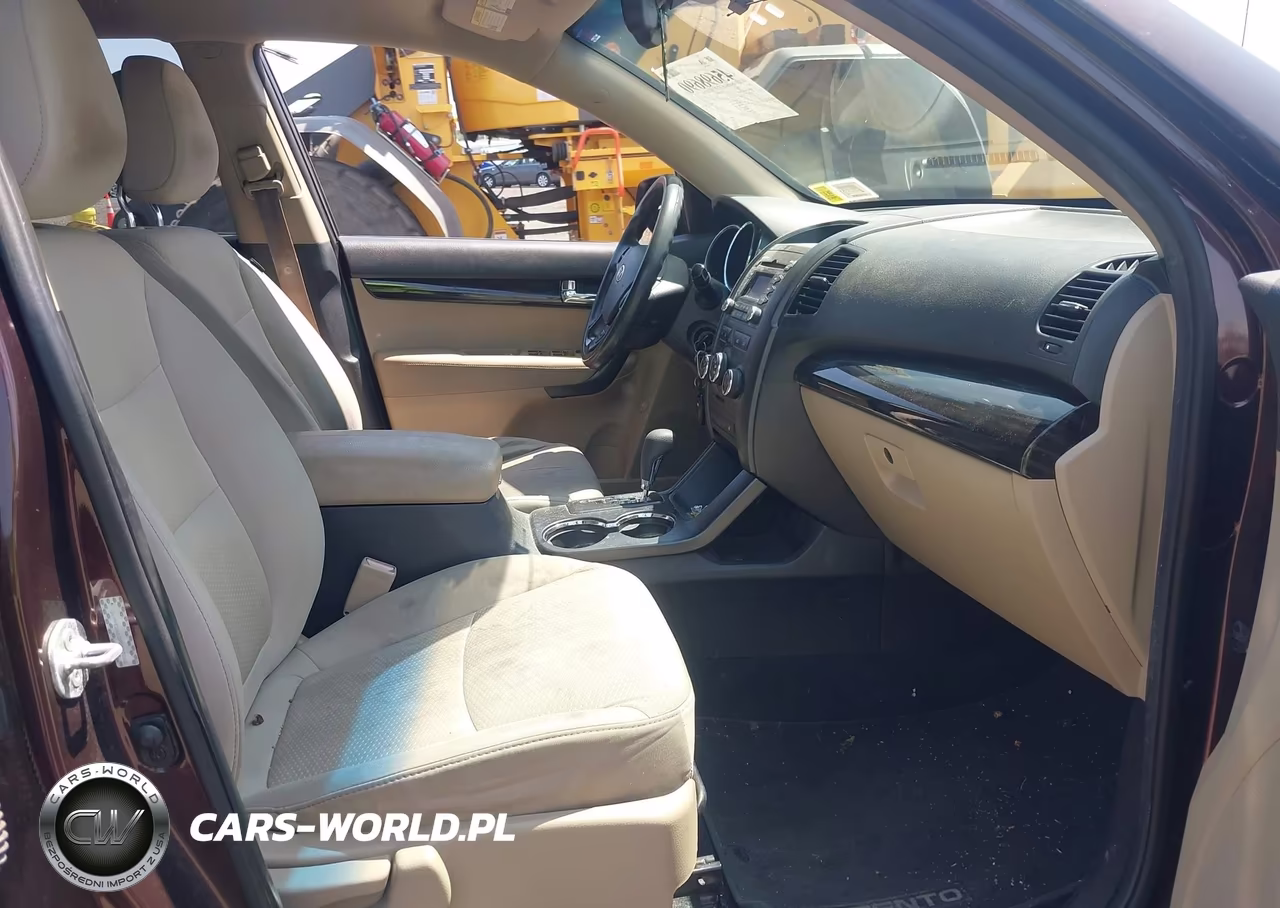 2011 Kia Sorento Lx VIN:5XYKT3A12BG077068 - 5