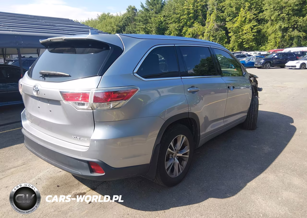 2015 Toyota Highlander Xle V6 VIN:5TDJKRFH2FS153291 - 4
