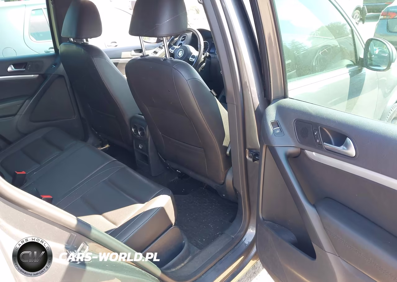 2016 Volkswagen Tiguan R-Line VIN:WVGAV7AXXGW616897 - 8