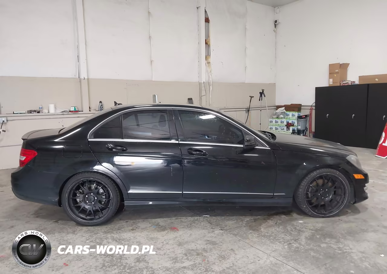 2013 Mercedes-Benz C 300 Sport 4Matic VIN:WDDGF8AB2DR244302 - 13