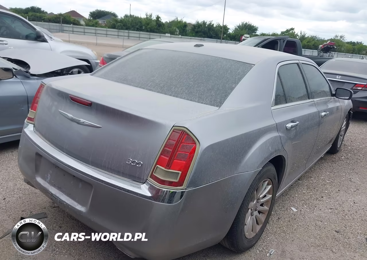 2013 Chrysler 300 Motown VIN:2C3CCAAGXDH626361 - 4