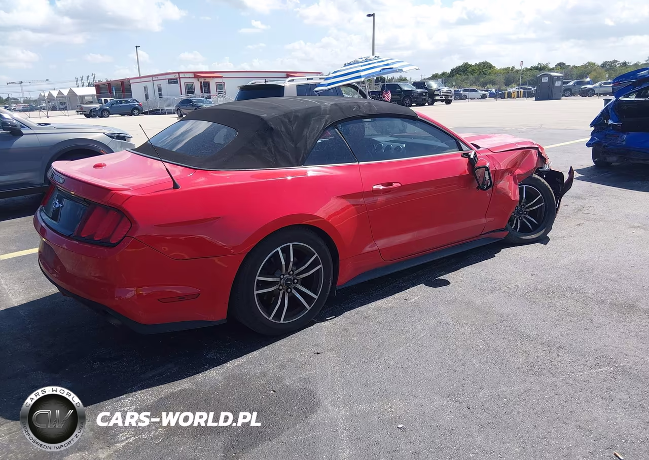 2015 Ford Mustang Ecoboost Premium VIN:1FATP8UH0F5382961 - 4