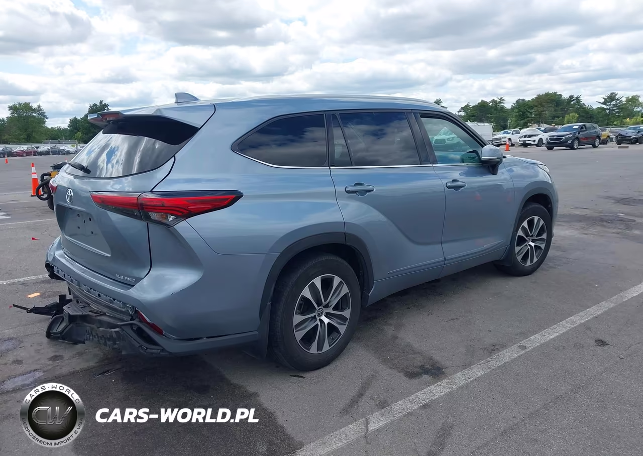 2022 Toyota Highlander Xle VIN:5TDHZRBH0NS185171 - 4