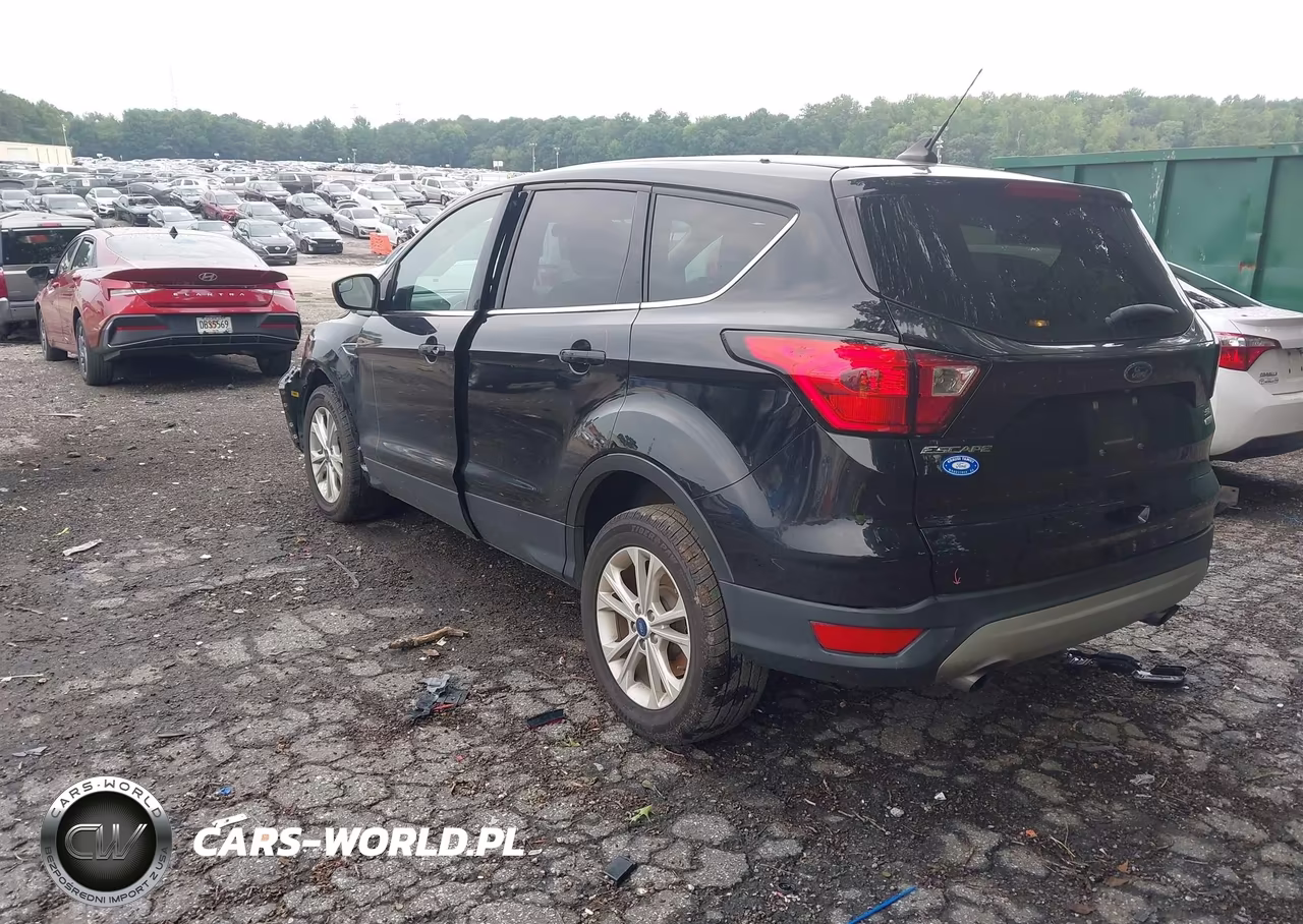 2019 Ford Escape Se VIN:1FMCU0GDXKUB74689 - 3