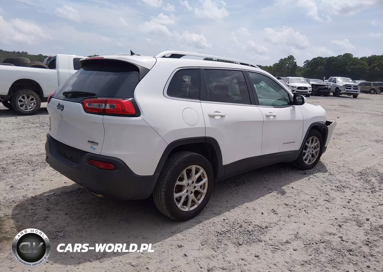 2014 Jeep Cherokee Latitude VIN:1C4PJLCS7EW105858 - 4