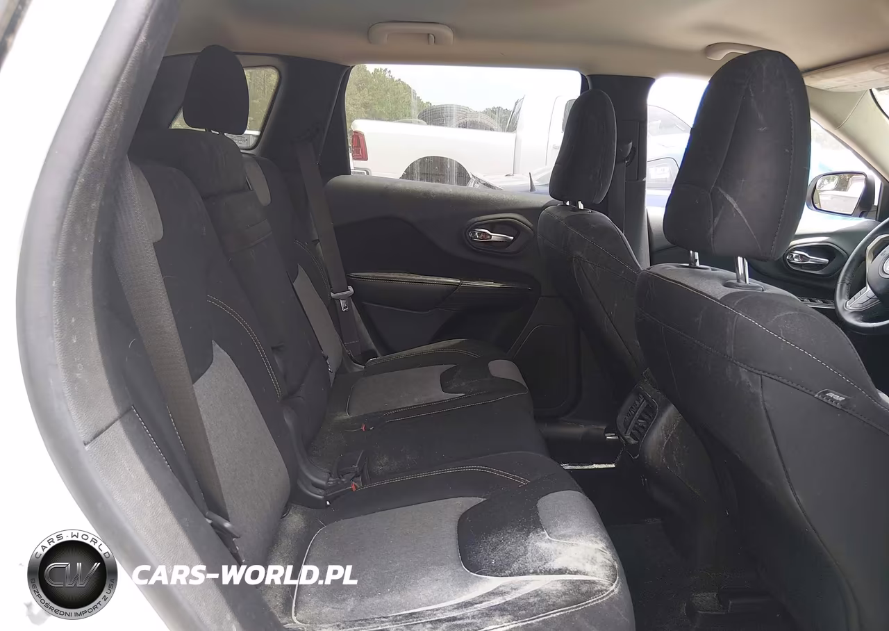 2014 Jeep Cherokee Latitude VIN:1C4PJLCS7EW105858 - 8