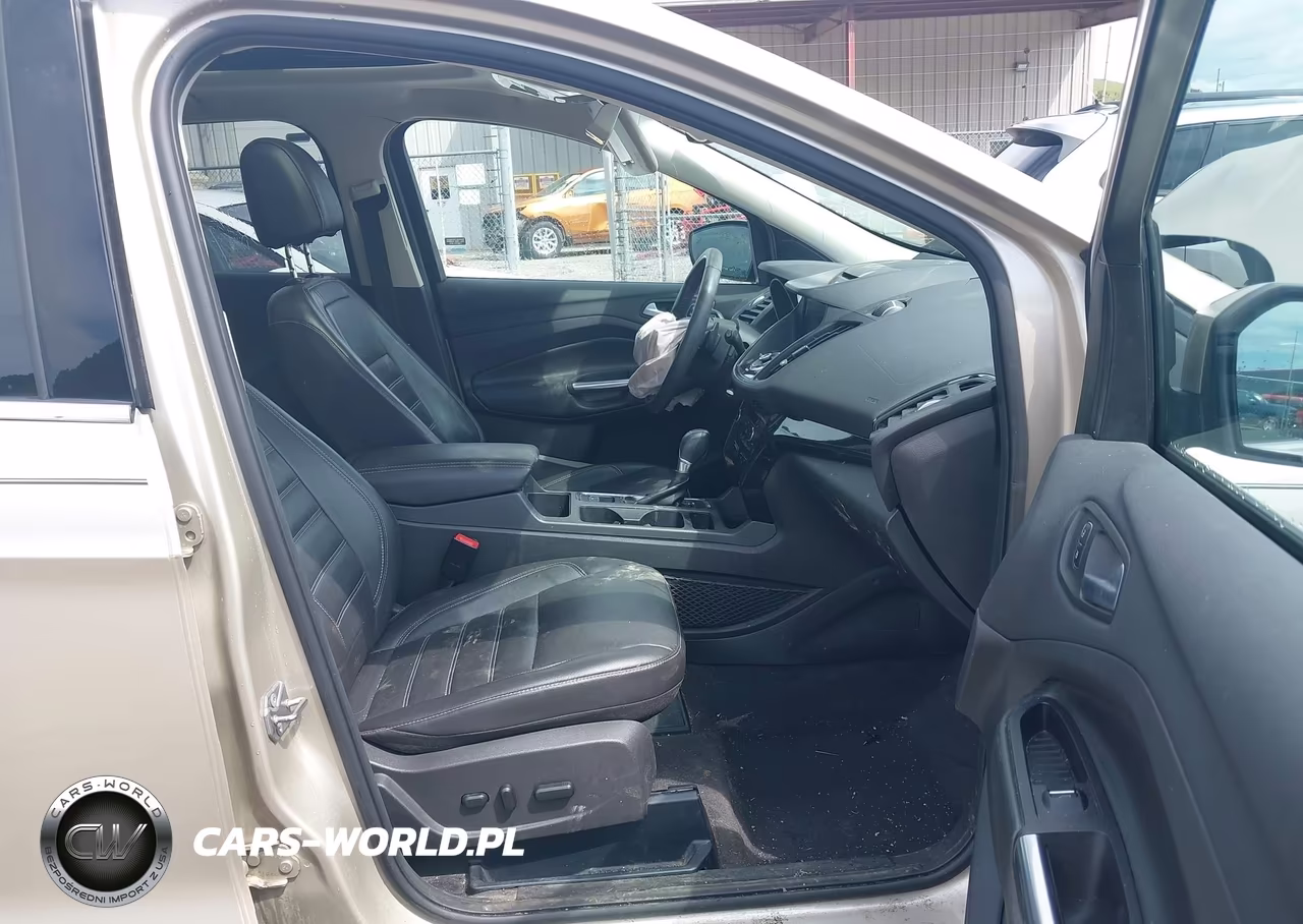 2017 Ford Escape Titanium VIN:1FMCU9J90HUB13756 - 5
