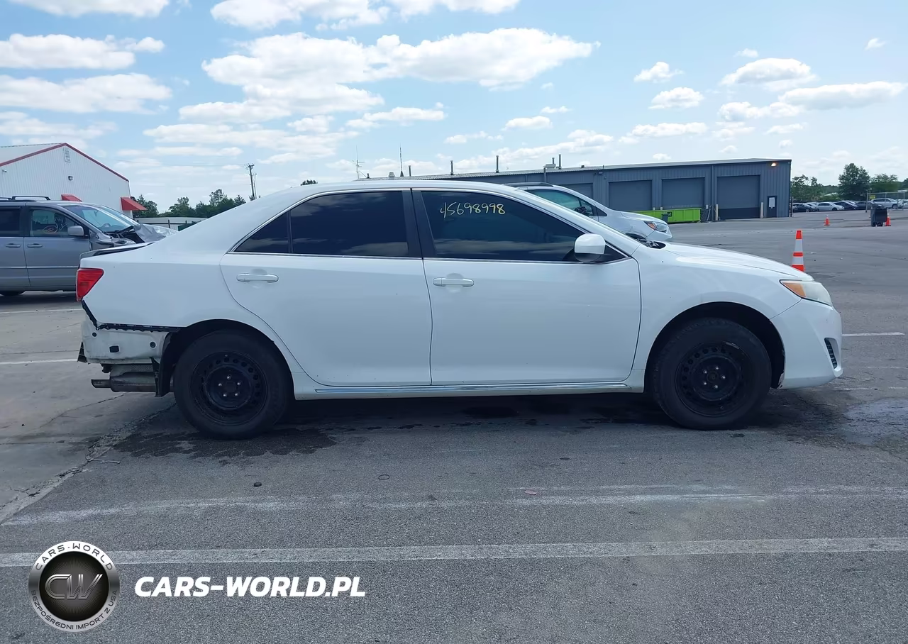 2014 Toyota Camry Le VIN:4T4BF1FK2ER433715 - 13