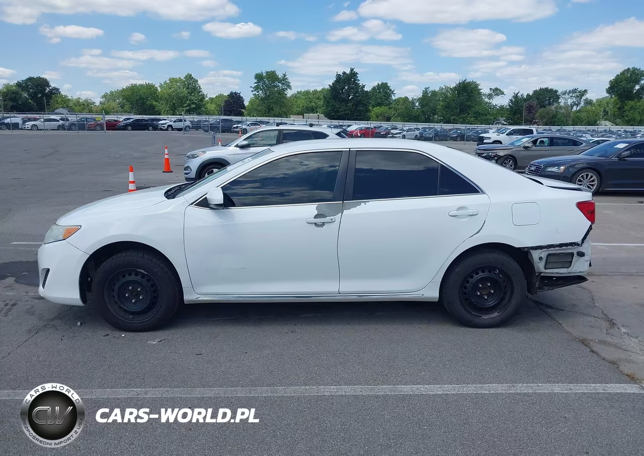 2014 Toyota Camry Le VIN:4T4BF1FK2ER433715 - 14