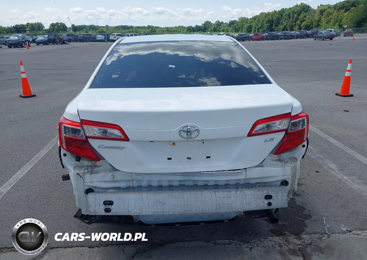 2014 Toyota Camry Le VIN:4T4BF1FK2ER433715 - 16