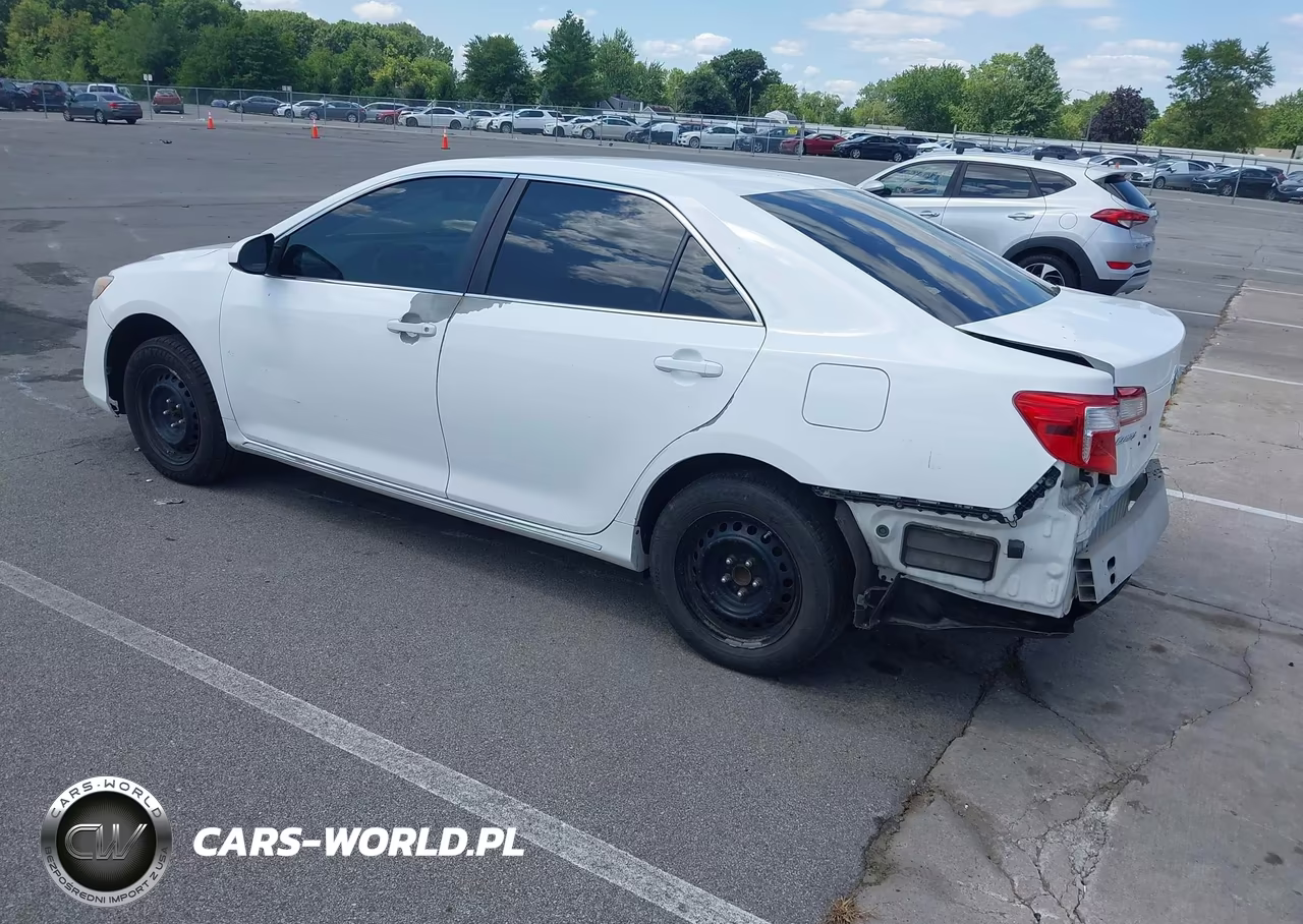 2014 Toyota Camry Le VIN:4T4BF1FK2ER433715 - 3