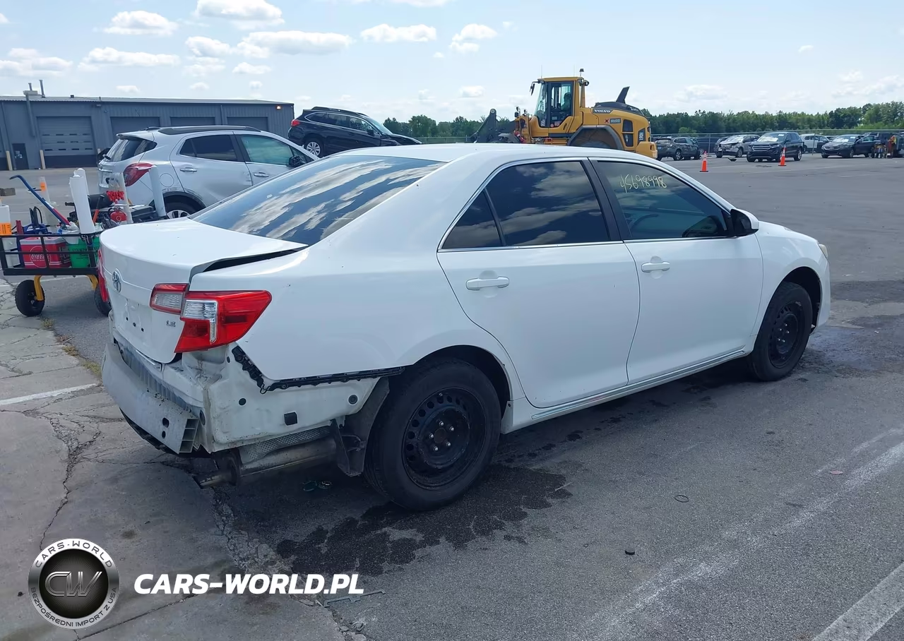 2014 Toyota Camry Le VIN:4T4BF1FK2ER433715 - 4