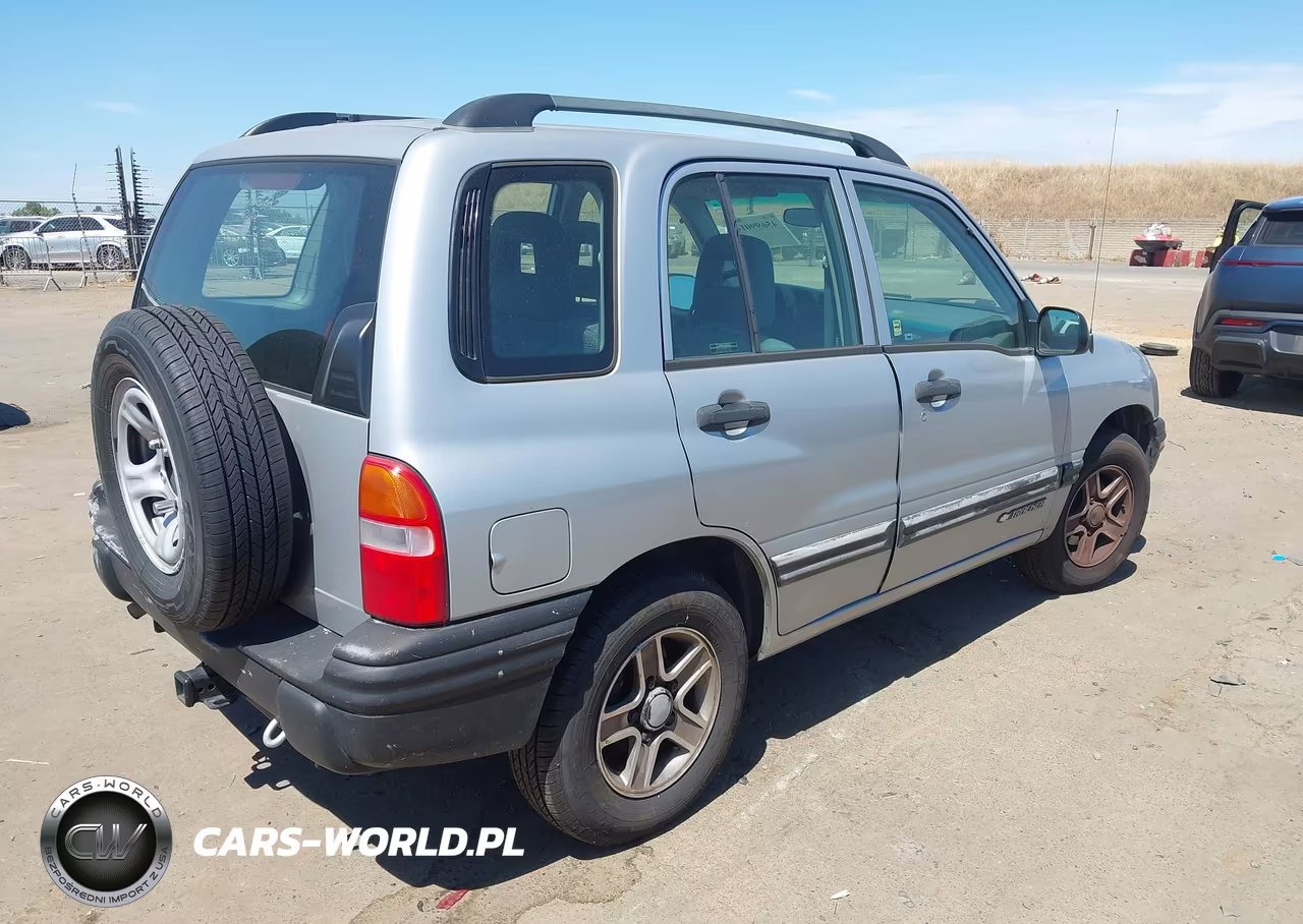 2003 Chevrolet Tracker Hard Top Base VIN:2CNBE13C836951690 - 4