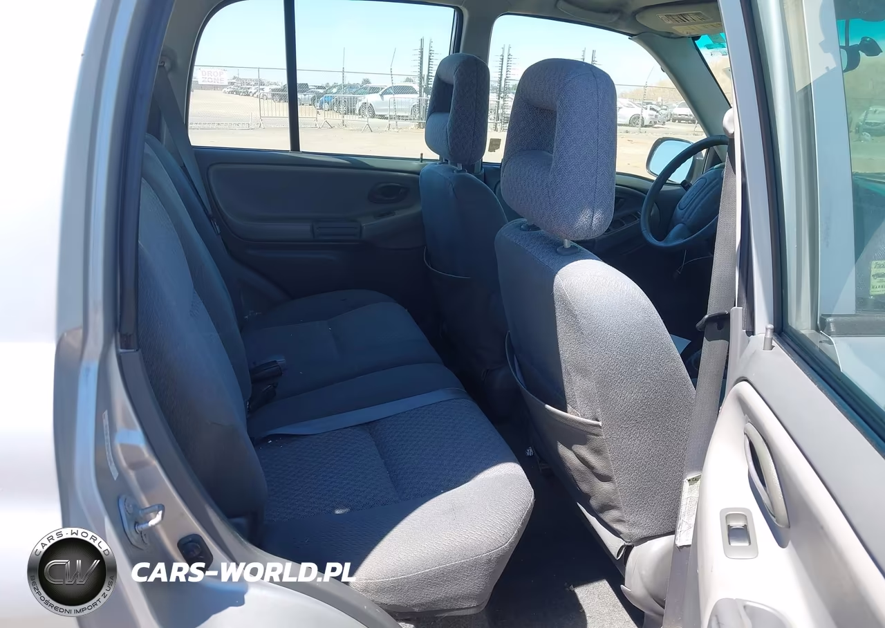 2003 Chevrolet Tracker Hard Top Base VIN:2CNBE13C836951690 - 8