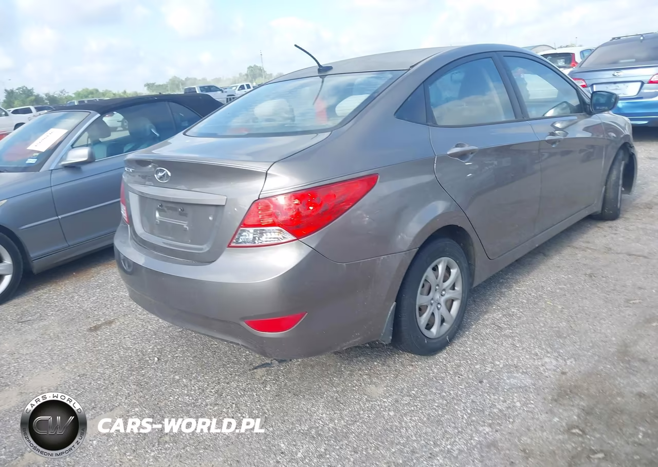 2013 Hyundai Accent Gls VIN:KMHCT4AE8DU420363 - 4