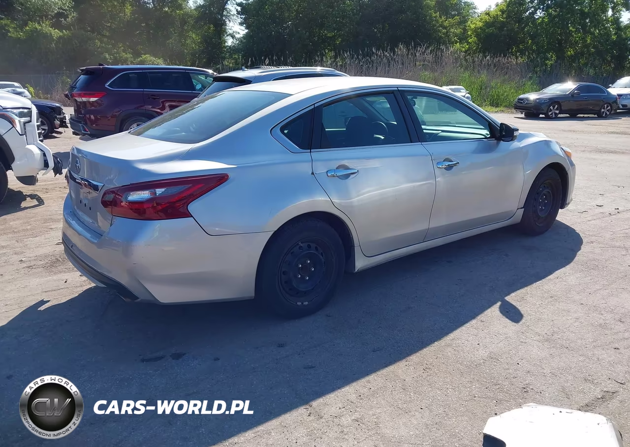 2018 Nissan Altima 2.5 S VIN:1N4AL3AP1JC117102 - 4