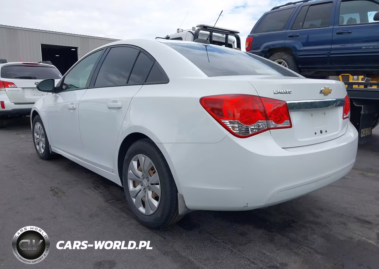 2015 Chevrolet Cruze Ls Auto VIN:1G1PA5SGXF7270719 - 3