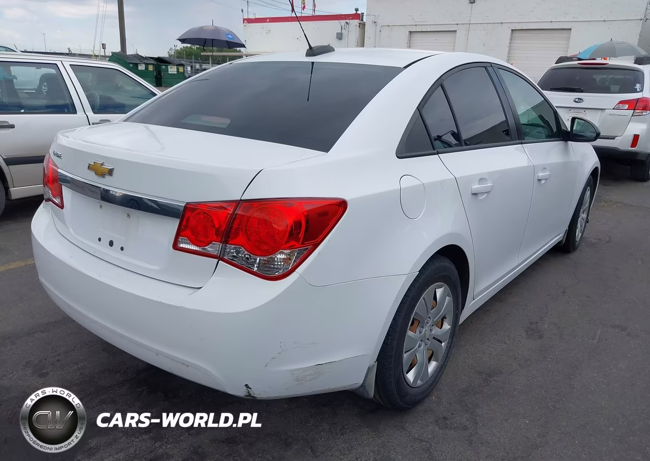 2015 Chevrolet Cruze Ls Auto VIN:1G1PA5SGXF7270719 - 4