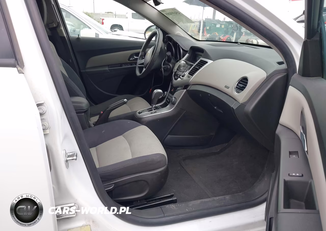 2015 Chevrolet Cruze Ls Auto VIN:1G1PA5SGXF7270719 - 5