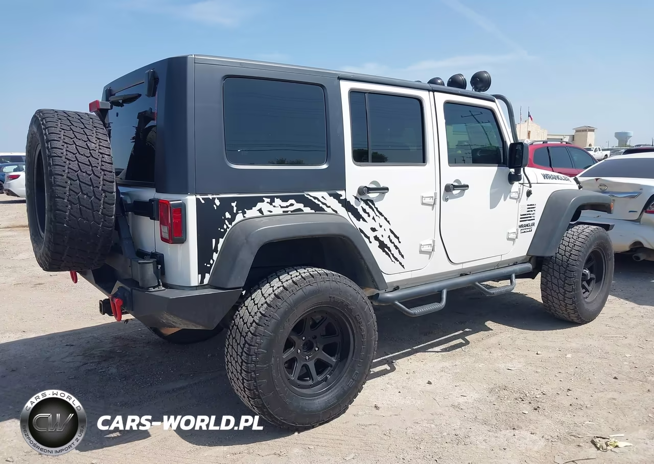 2010 Jeep Wrangler Unlimited Sport VIN:1J4BA3H17AL105150 - 4