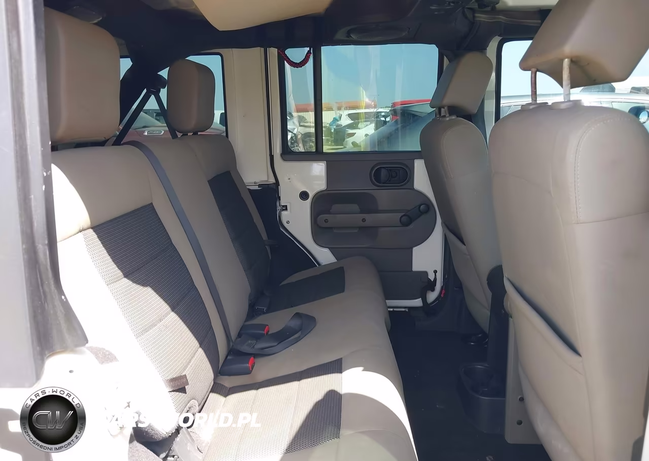 2010 Jeep Wrangler Unlimited Sport VIN:1J4BA3H17AL105150 - 8