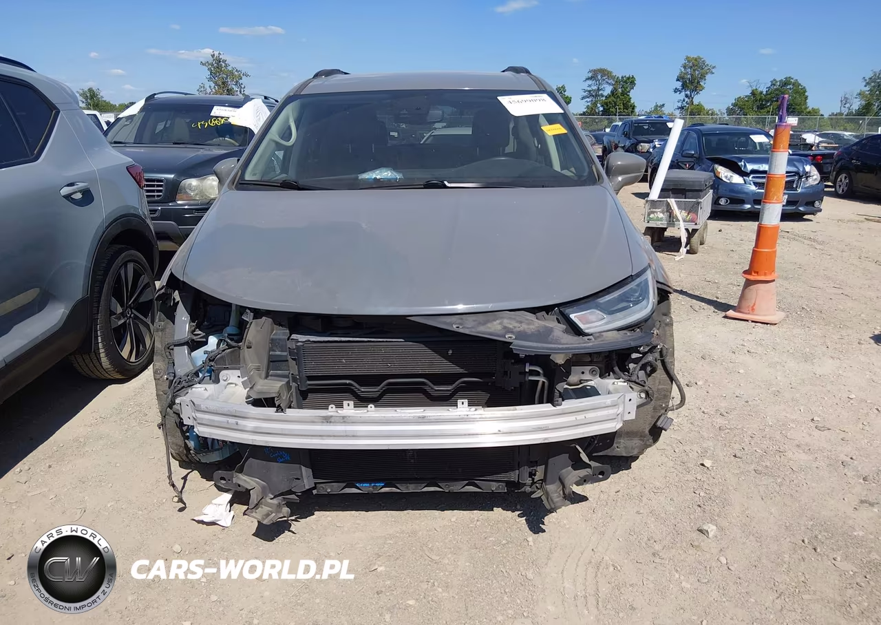 2022 Chrysler Pacifica Touring L VIN:2C4RC1BG5NR179342 - 13