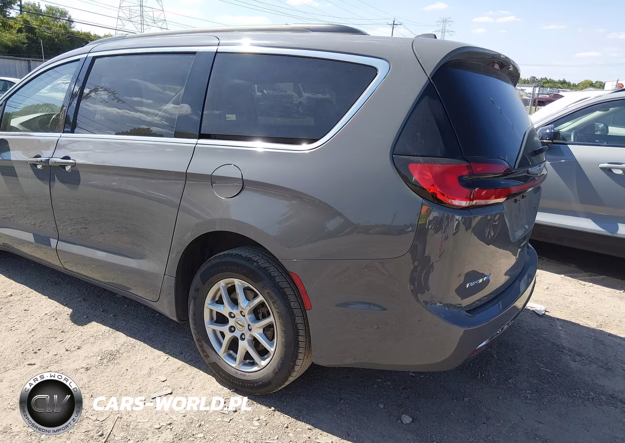 2022 Chrysler Pacifica Touring L VIN:2C4RC1BG5NR179342 - 3