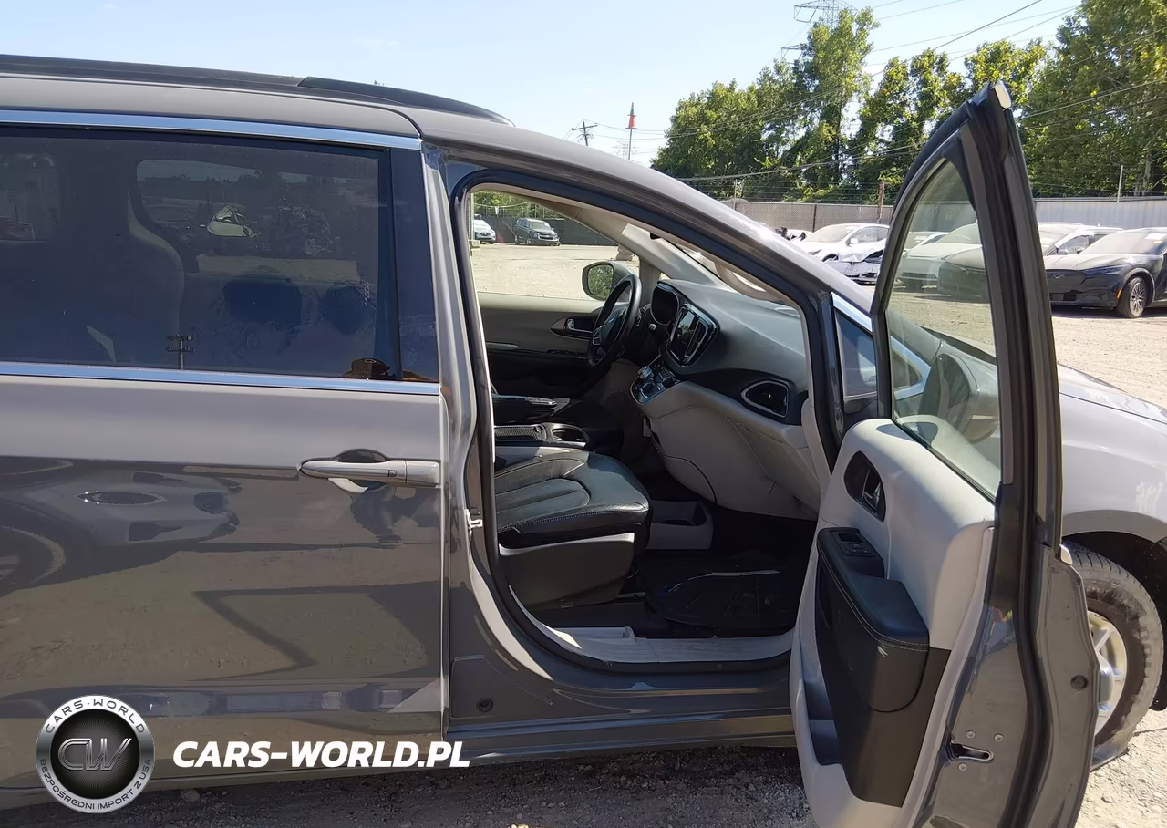 2022 Chrysler Pacifica Touring L VIN:2C4RC1BG5NR179342 - 5