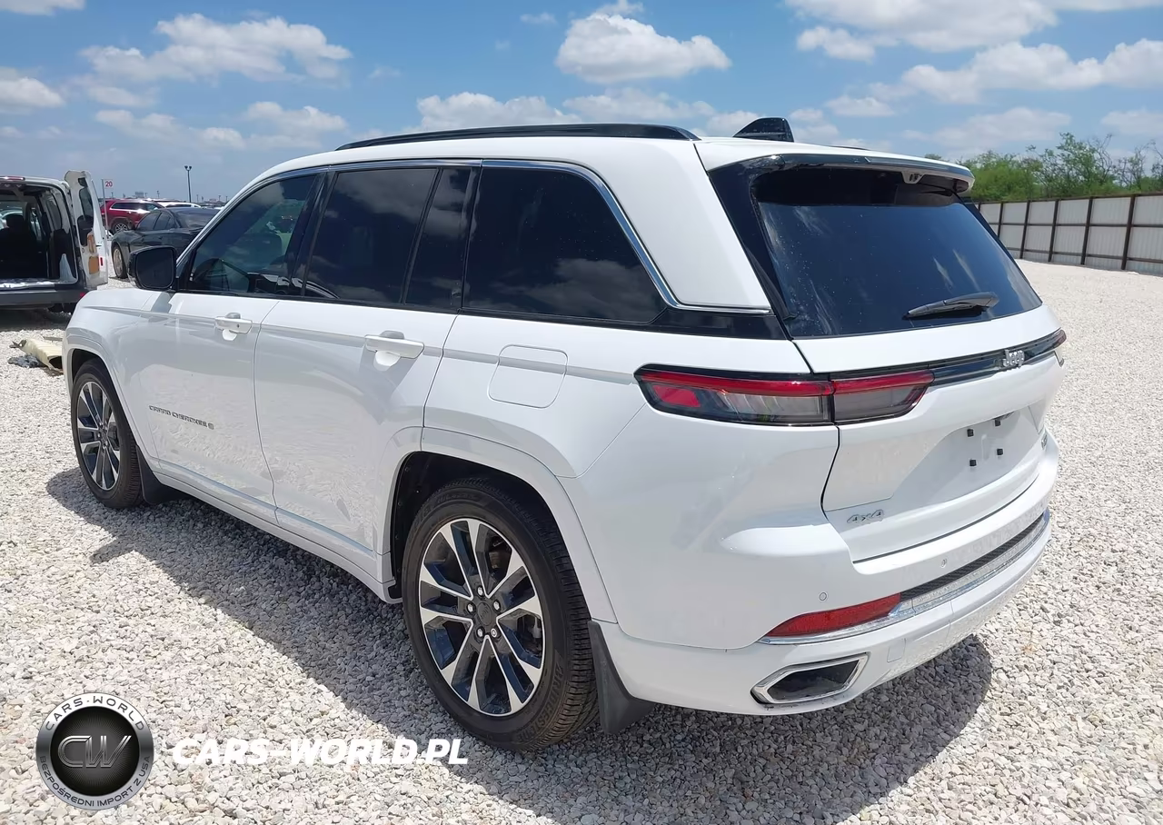 2025 Jeep Grand Cherokee Overland 4X4 VIN:1C4RJHDG8S8640391 - 3