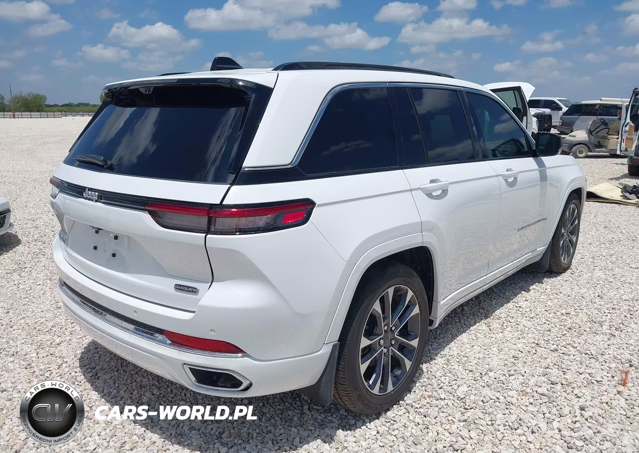 2025 Jeep Grand Cherokee Overland 4X4 VIN:1C4RJHDG8S8640391 - 4