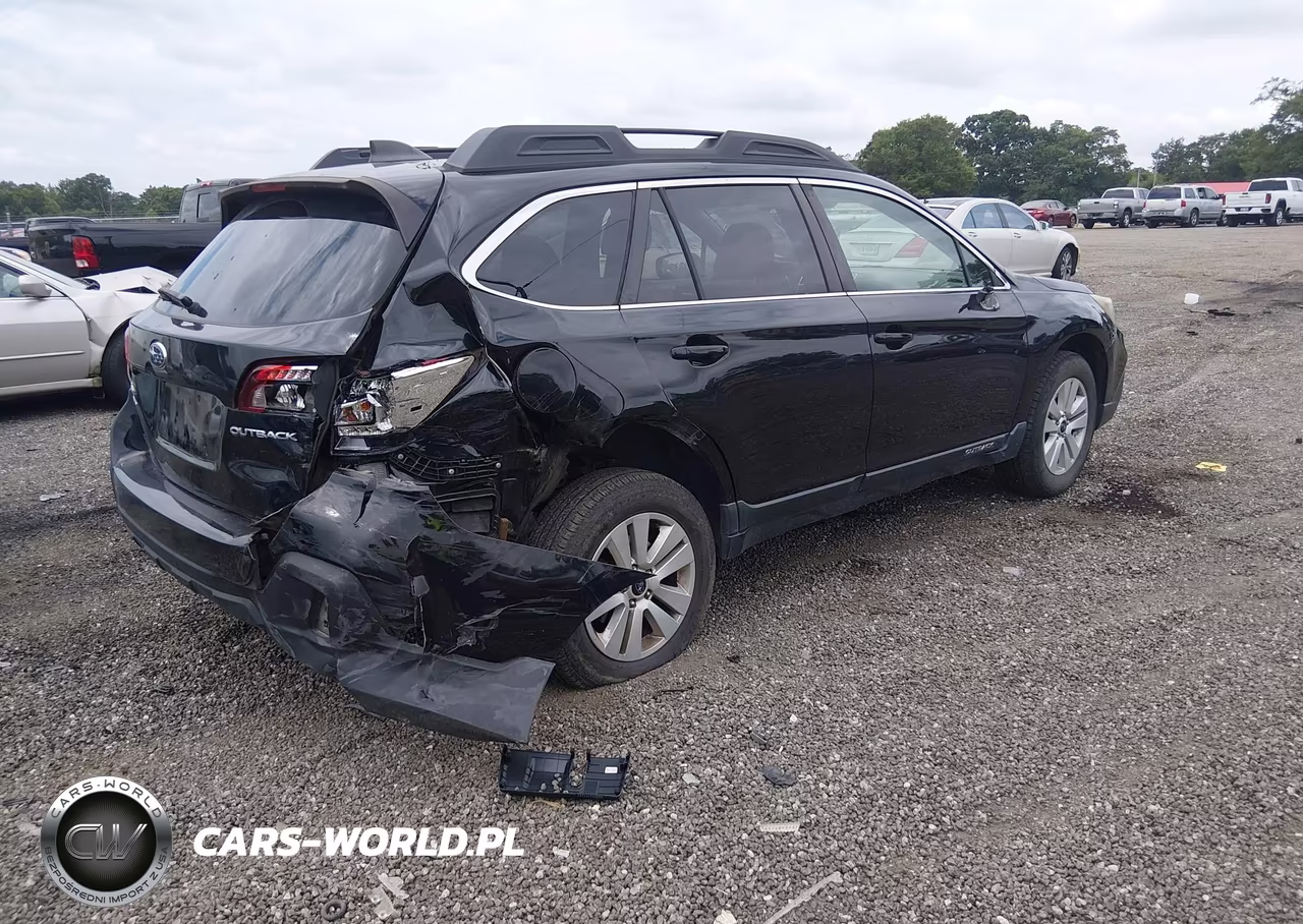 2018 Subaru Outback 2.5I Premium VIN:4S4BSAFC2J3215868 - 4