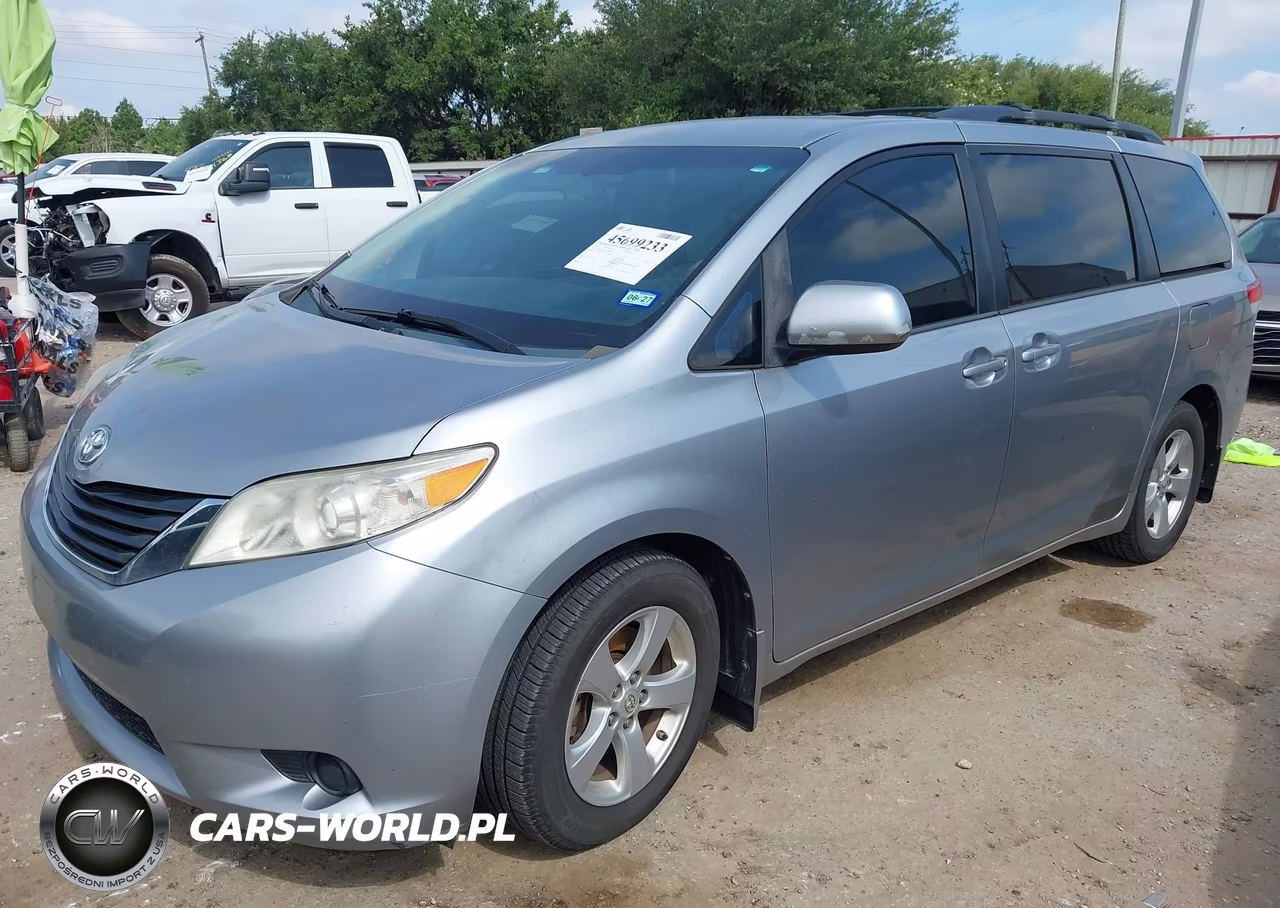 2013 Toyota Sienna Le V6 8 Passenger VIN:5TDKK3DC6DS322878 - 2
