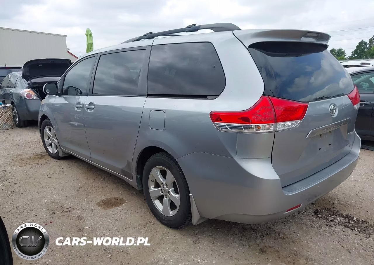 2013 Toyota Sienna Le V6 8 Passenger VIN:5TDKK3DC6DS322878 - 3