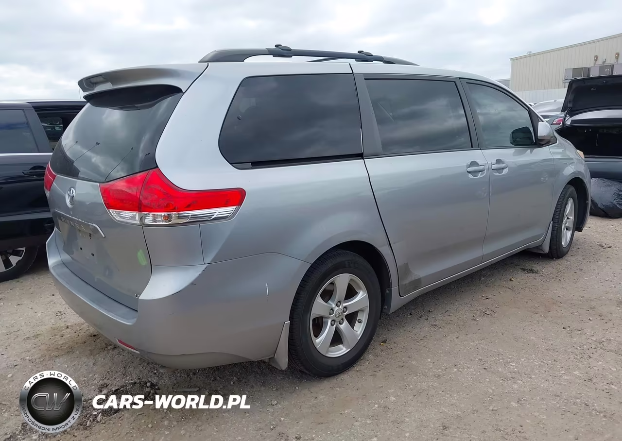 2013 Toyota Sienna Le V6 8 Passenger VIN:5TDKK3DC6DS322878 - 4