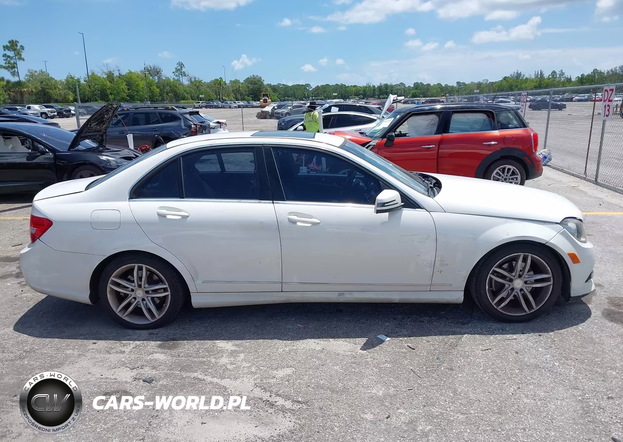 2013 Mercedes-Benz C 250 Sport VIN:WDDGF4HB5DR285814 - 13