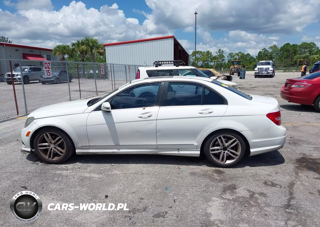 2013 Mercedes-Benz C 250 Sport VIN:WDDGF4HB5DR285814 - 14