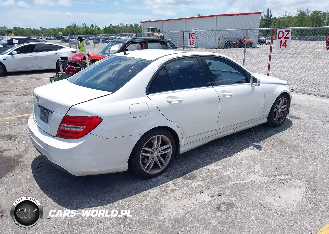 2013 Mercedes-Benz C 250 Sport VIN:WDDGF4HB5DR285814 - 4