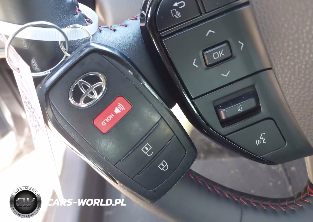 2025 Toyota Prius Plug-In Hybrid Xse VIN:JTDACACU1S3047605 - 11