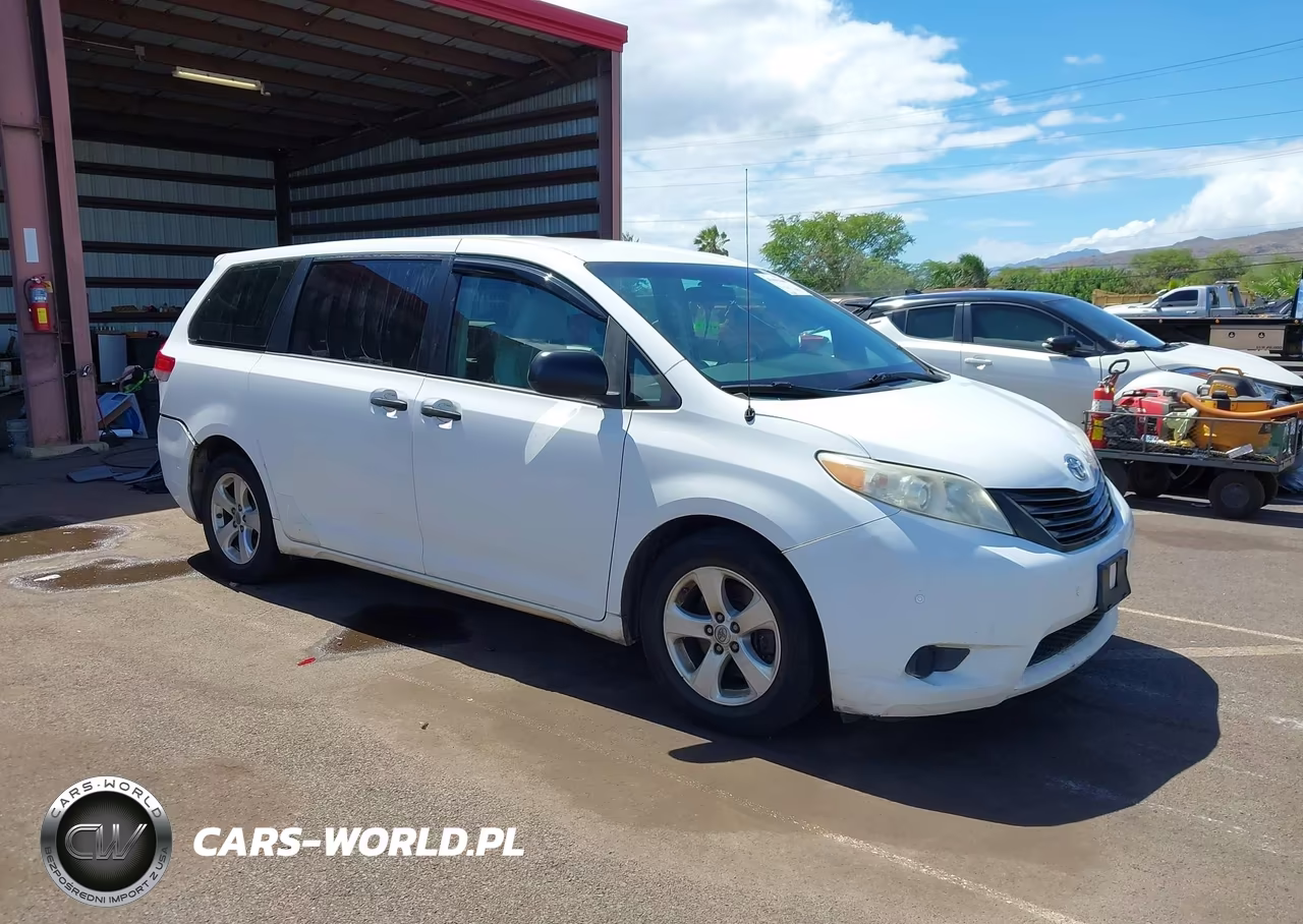 2014 Toyota Sienna L V6 7 Passenger