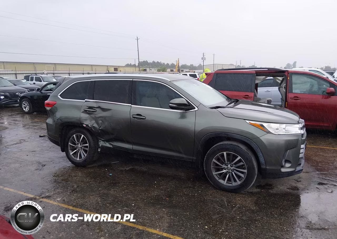 2019 Toyota Highlander Xle VIN:5TDKZRFHXKS368265 - 13