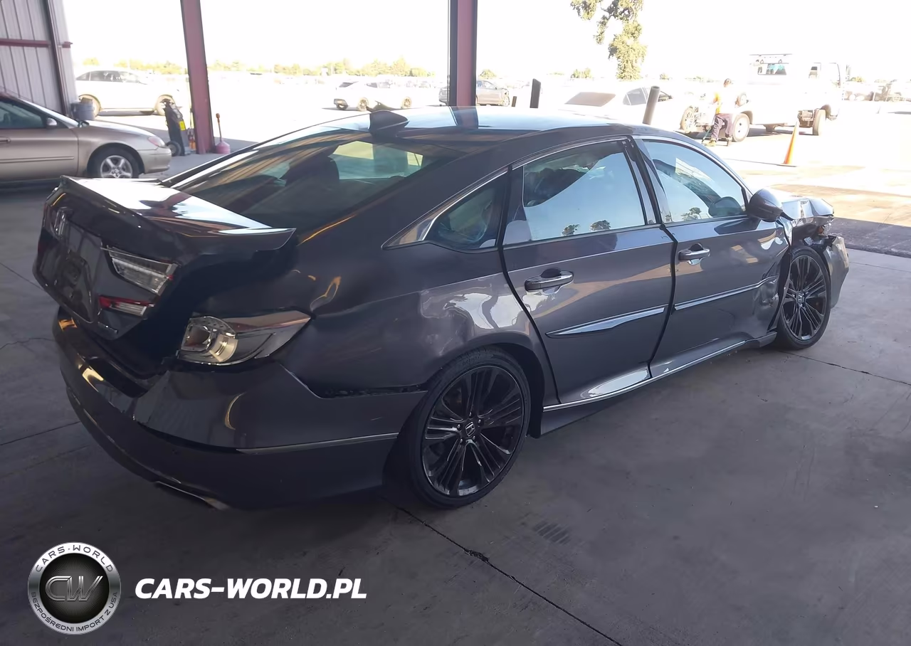 2018 Honda Accord Touring VIN:1HGCV1F97JA140635 - 4