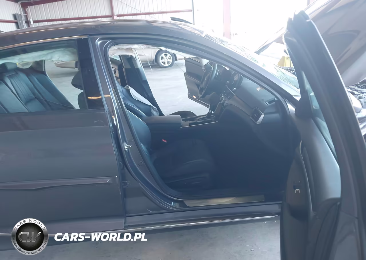 2018 Honda Accord Touring VIN:1HGCV1F97JA140635 - 5